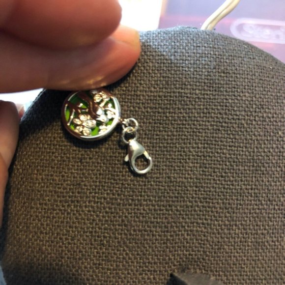 925 Sterling Silver Bracelet with Green Enamel Bird Charm and Cubic Zircon - Picture 7 of 8